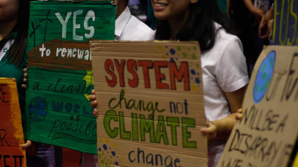Students join the chant by holding up placards calling for drastic, practical actions ensure the survival of the planet, and consequently, of humankind. Photos by Lourdes Rae Antenor, Text by Hannah A. Papasin