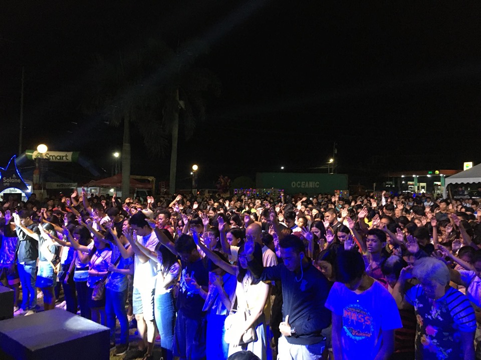 A sea of worshippers. The NGC grounds is flooded by a huge crowd, mostly members of the youth, to join the worship.  Photo by Elian Quilisadio