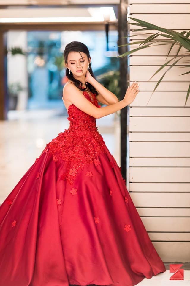 Red for passion. Apol doesn't spare any expense when it comes to designing, and it show. Photo by SKT Digital from the designer's Facebook page