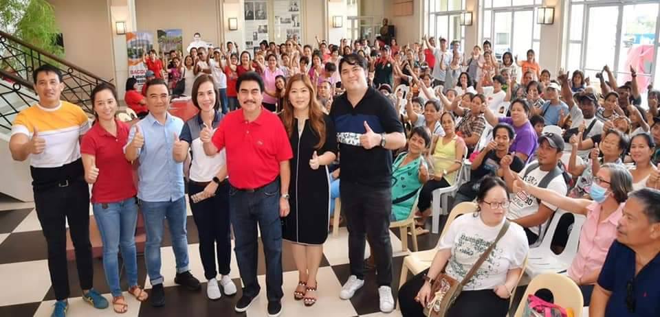 Councilor Cindy Rojas, standing, second from right, with Mayor Evelio Leonardia, third from right, and Councilor Israel Salanga, standing, right during an activity at the Bacolod Government Center. | Photo from Councilor Cindy Rojas Facebook page.