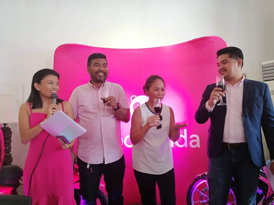 The foodpanda team (second from right) City Manager for Bacolod Ronald Tarrosa, Senior Marketing Manager Cheena Abellon, and Head of Expansion Argie Muyco with host (rightmost) Sheann Severino toast the arrival of the food delivery service in Bacolod. | Photo and text by Jose Aaron Abinosa.