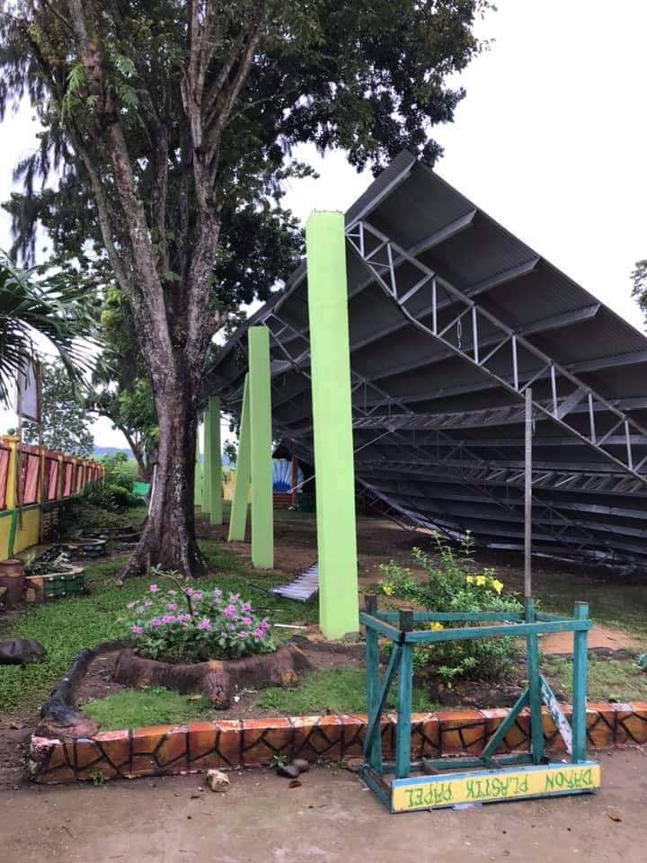 Problems with welding joints could be one of the factors that led to the collapse of the roof in Buenavista village, Himamaylan City, says District Engineer Ranolfo Melosantos. | Contributed photo