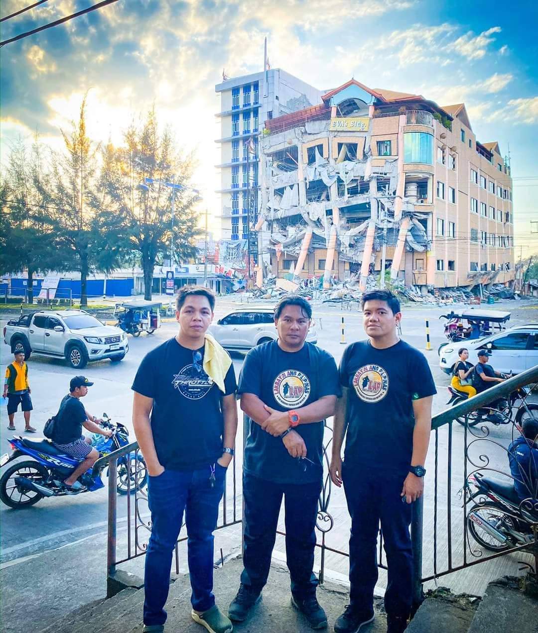 Hinobaan Councilor Jason Tupas (leftmost) with Pastor Russel Ban (center) and Engineer Christian Aguirre survey damage to property caused by the series of earthquakes in Mindanao, such as this hotel. Photo grabbed from Jason Tupas' FB page