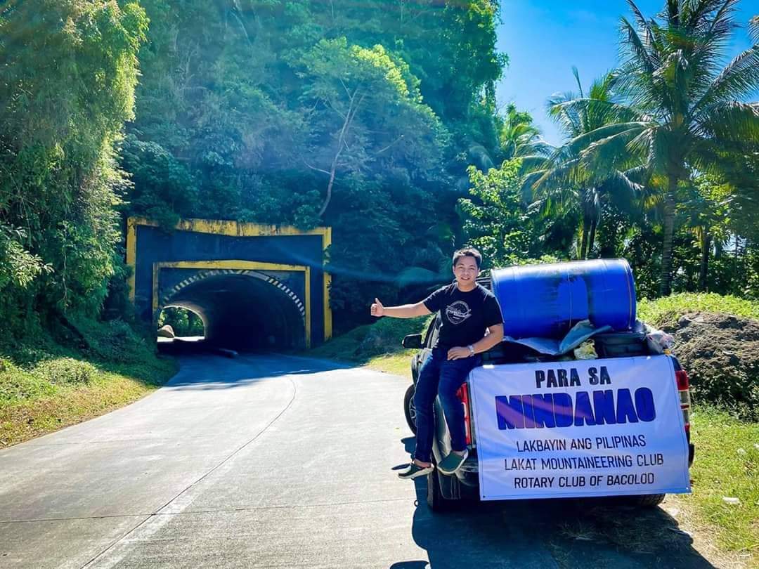 Hinobaan Councilor Jason Tupas is on board for the relief operations that would benefit hundreds of families affected by the quakes. Photo grabbed from Jason Tupas' FB page