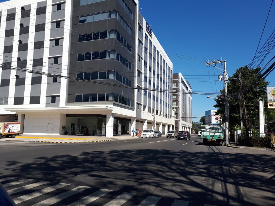 vm warns business owners: ecq violations can lead to shutdown 1 Almost empty street of North Capitol road during the first day of implementation of Neg. Occ. ECQ.