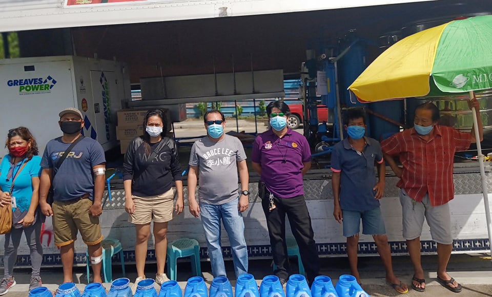 Rotary Club of Bacolod special ops on water distribution at Brgy. Alijis with Club Director Carlo Reyes. Brgy. Kagawad de la Vega and Purok officials.