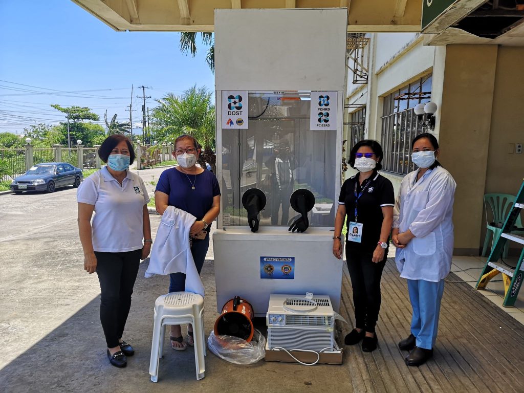 DOST VI turn over the first Specimen Collection Booth (SCB) for Western Visayas at Teresita Lopez Jalandoni Provincial Hospital (TLJPH) in Silay City Negros Occidental. DOST VI representatives are Asst. Regional Director Emelyn P. Flores (leftmost) and Engr. Glady T. Reyes (2nd from right). Dr. Ma. Estrella R. Ledesma, TLJPH Chief (2nd from left) with Medical Technologist Charity Hilado (rightmost) receives the SCB from DOST VI.