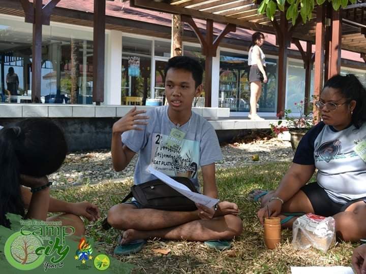 vinz nanas: environmentalist, activist, global youth leader 5 vinz sitting down with students