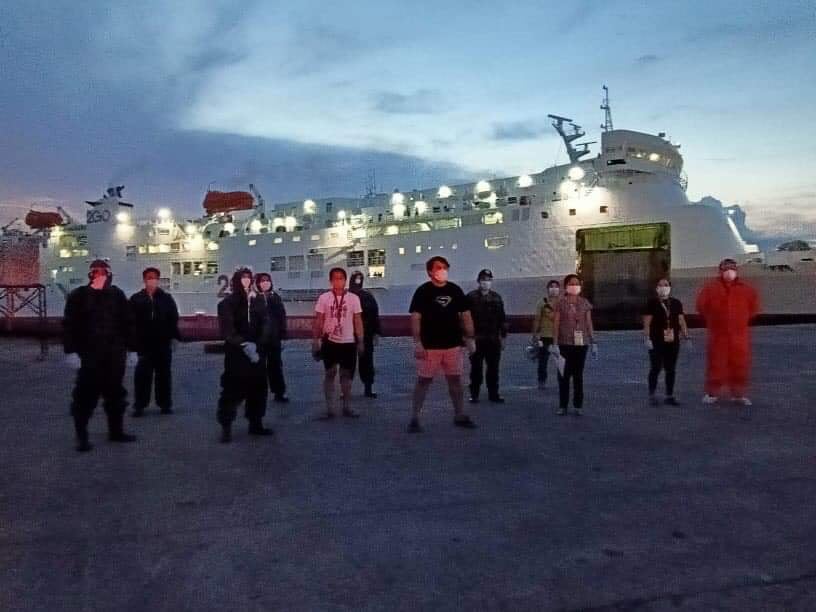 Councilor Israel Salanga, seen here with his team, waits for the arrival of the vessel bearing repatriated OFWs. | Photo taken from Councilor Salanga's Facebook Page