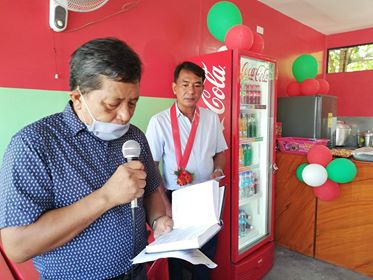 Pastor Reuben Macaya leads the prayers for the opening of the 14th branch of Chong Tapsilogan and Sizzlers along Lopez Jaena Street. | Photo by Julius D. Mariveles