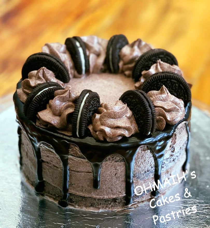 The Chocolate Oreo Cake oozes melted chocolate and a not-too-sweet frosting. | Photo taken with permission from OhMaih's Cakes and Pastries
